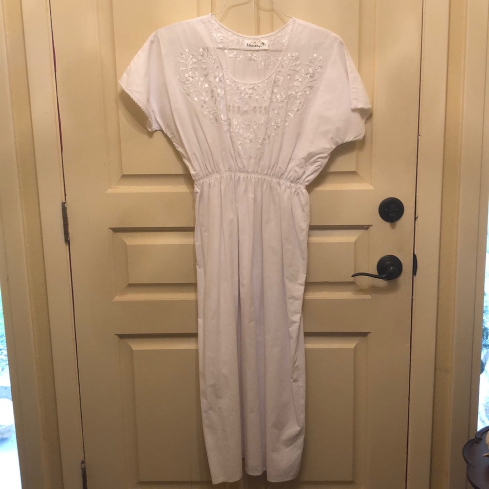 Pretty Mexican dress - white w/ embroidery ankle/mid calf